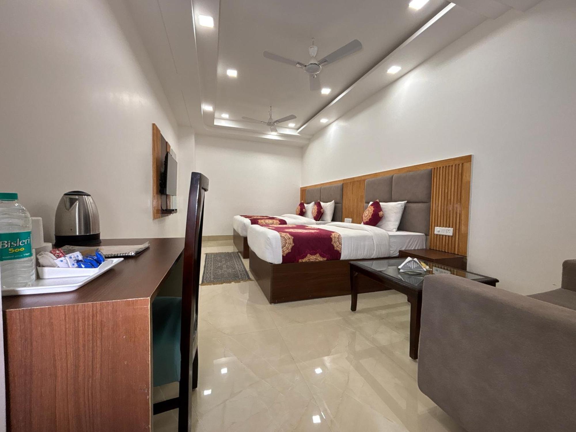 Hotel Arch - Near Aerocity Nueva Delhi Exterior foto